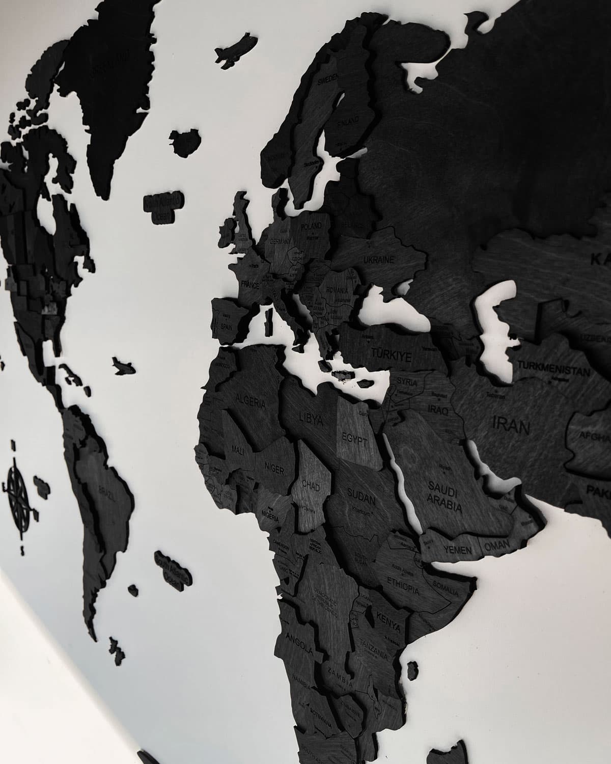 Czarna Mapa Świata na ścianę 3D Sikorka® kolor Hebanu - 150x70cm